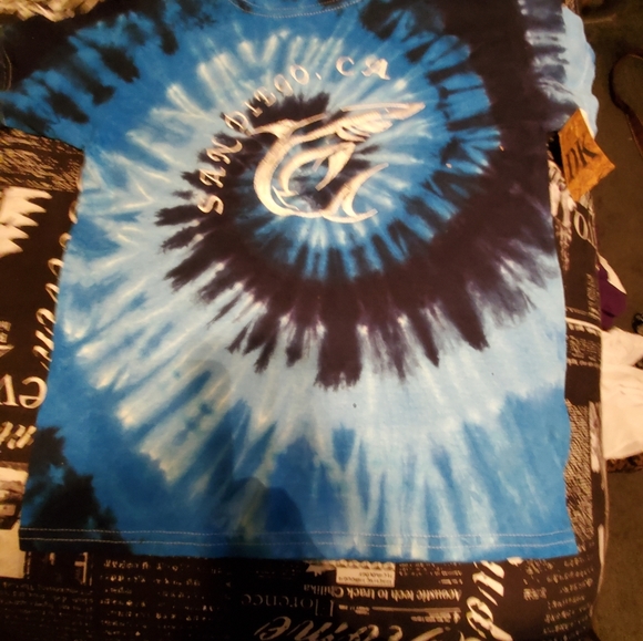 Shirt - Picture 2 of 6